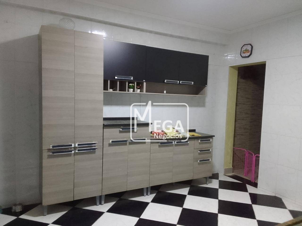 Casa à venda com 4 quartos, 207m² - Foto 4