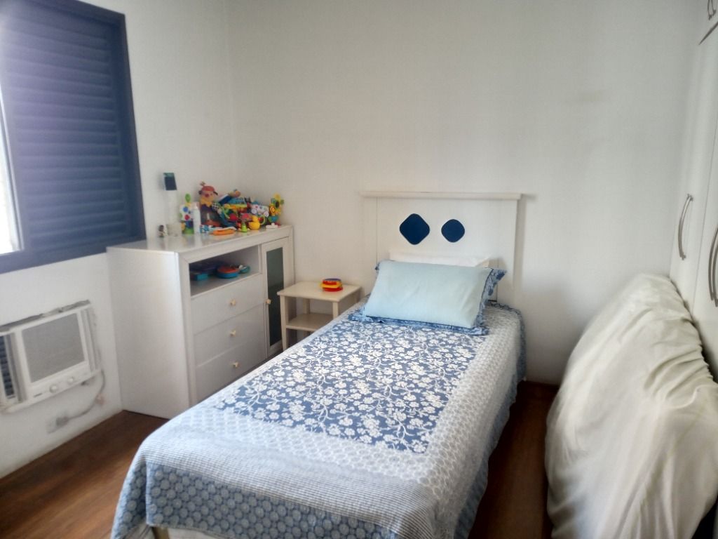 Apartamento à venda com 3 quartos, 238m² - Foto 4