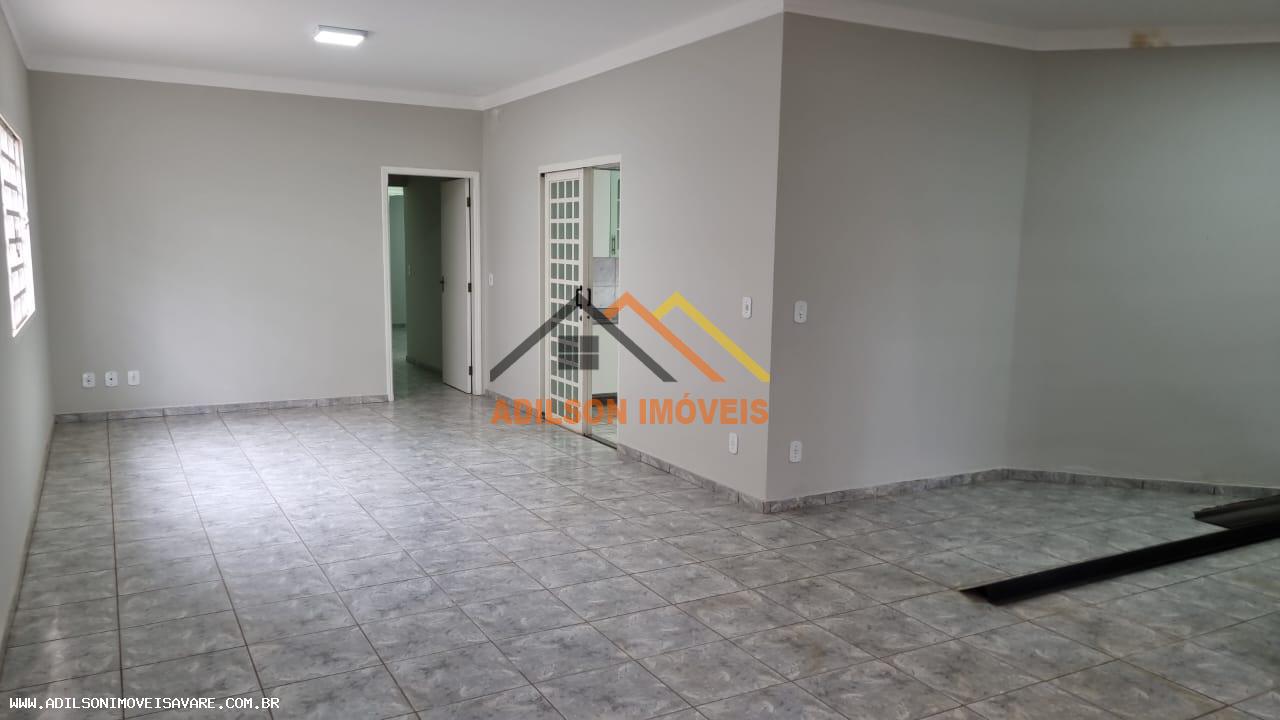 Casa à venda com 3 quartos, 300m² - Foto 2