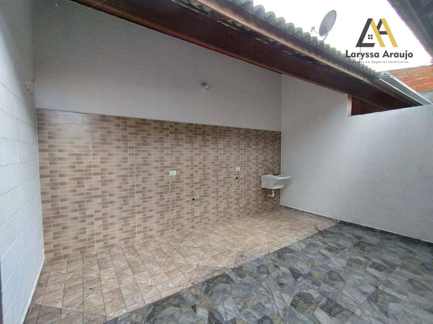 Casa à venda com 2 quartos, 70m² - Foto 4