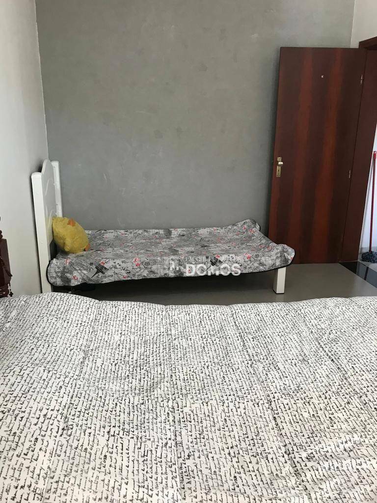 Casa à venda com 4 quartos, 200m² - Foto 2