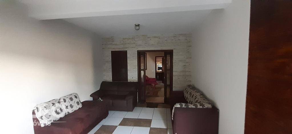 Casa à venda com 3 quartos, 200m² - Foto 1