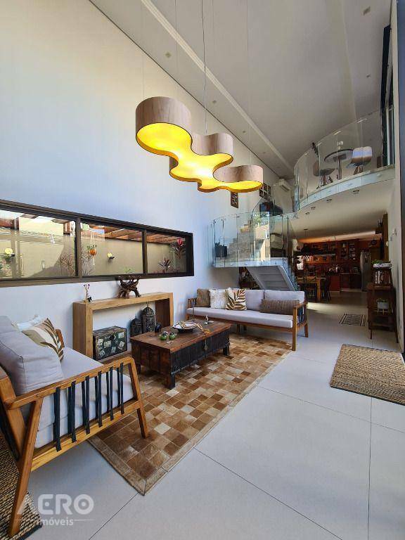 Casa de Condomínio à venda com 3 quartos, 232m² - Foto 1