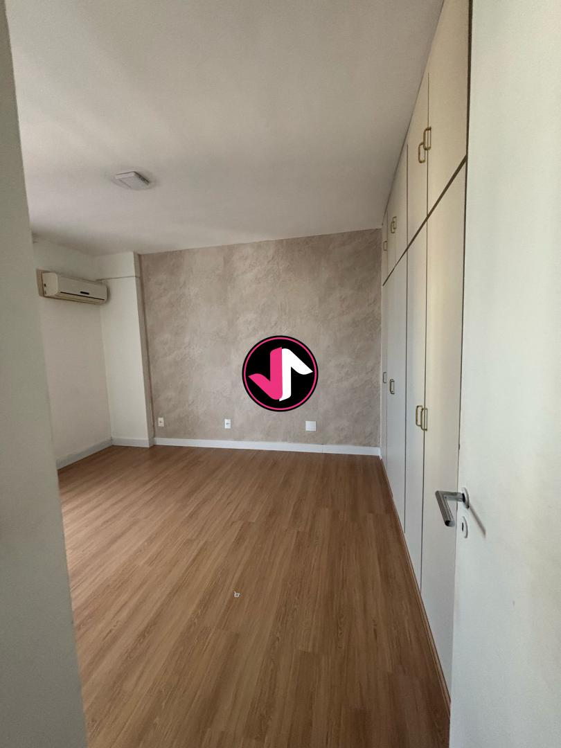 Apartamento à venda com 3 quartos, 150m² - Foto 2