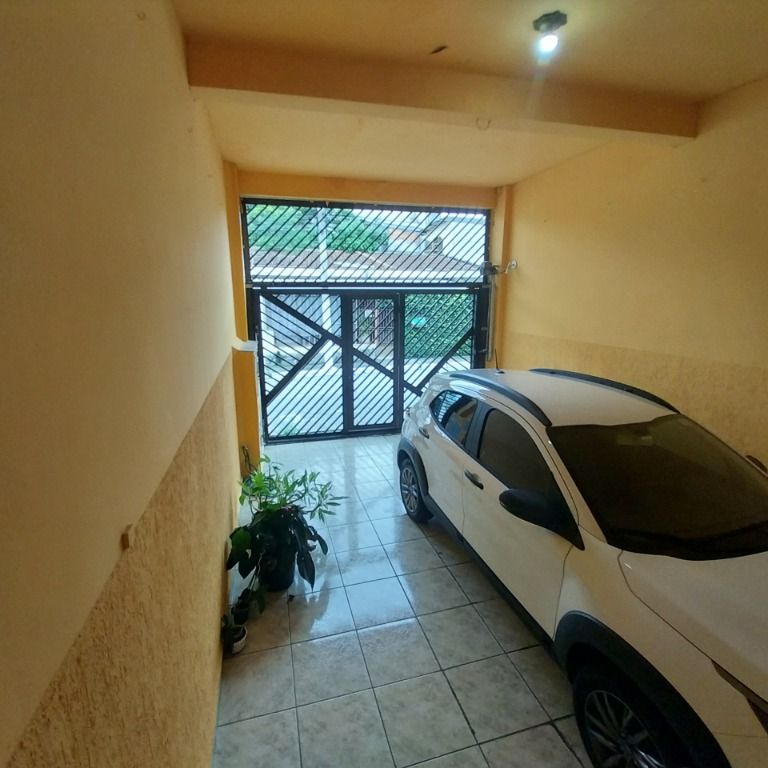 Sobrado à venda com 3 quartos, 220m² - Foto 2