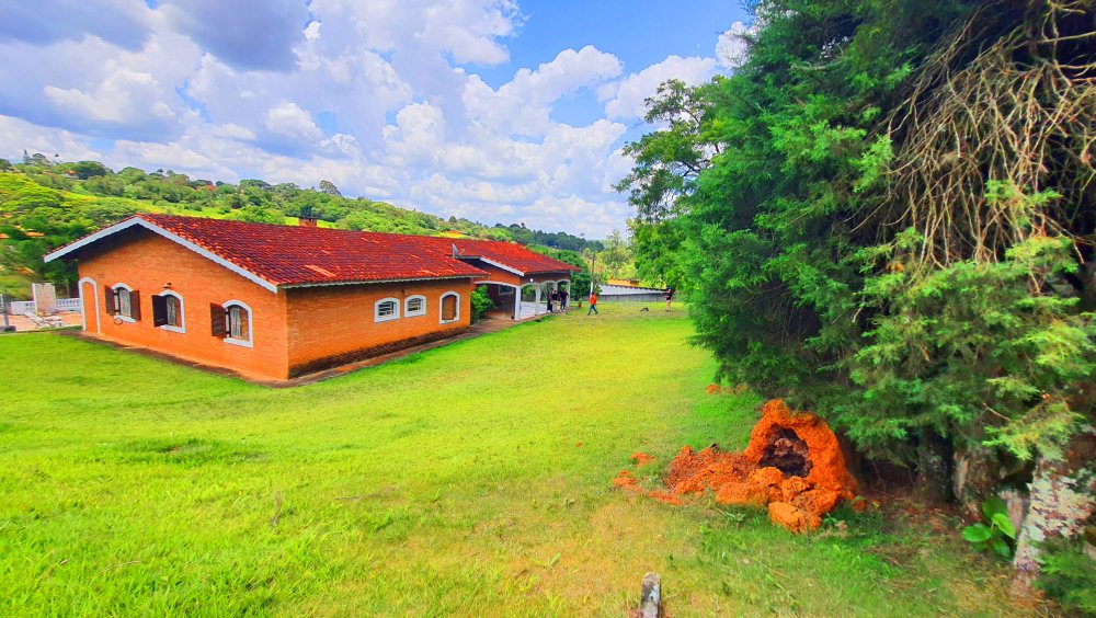 Fazenda à venda com 4 quartos, 1409m² - Foto 1