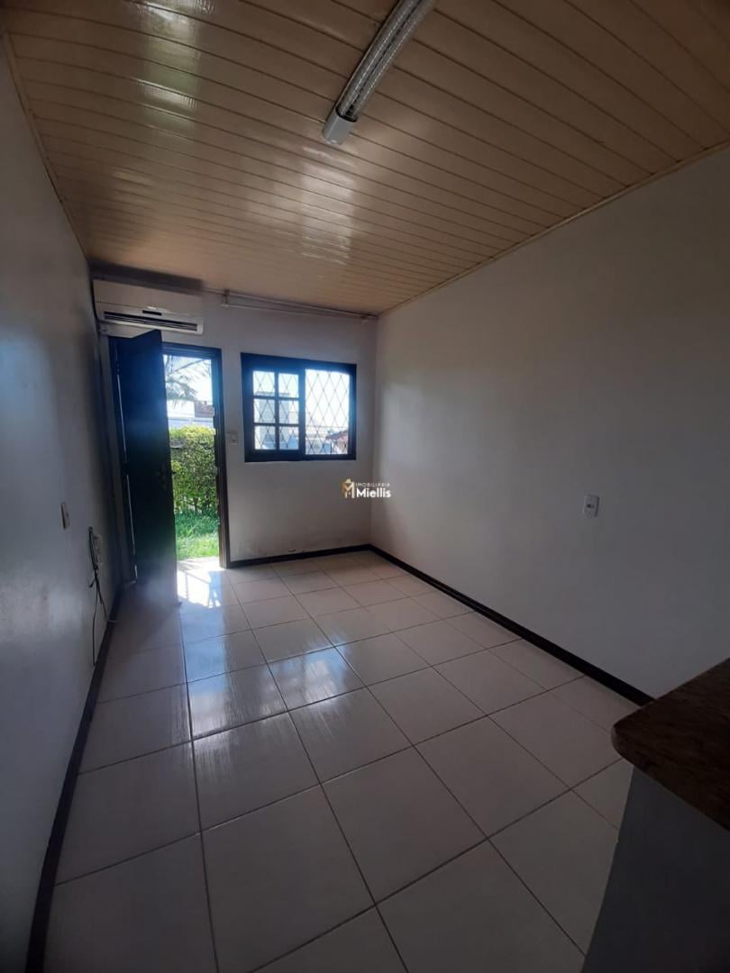 Casa à venda com 3 quartos, 92m² - Foto 2