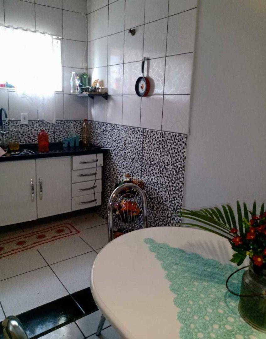 Casa à venda com 3 quartos, 174m² - Foto 4