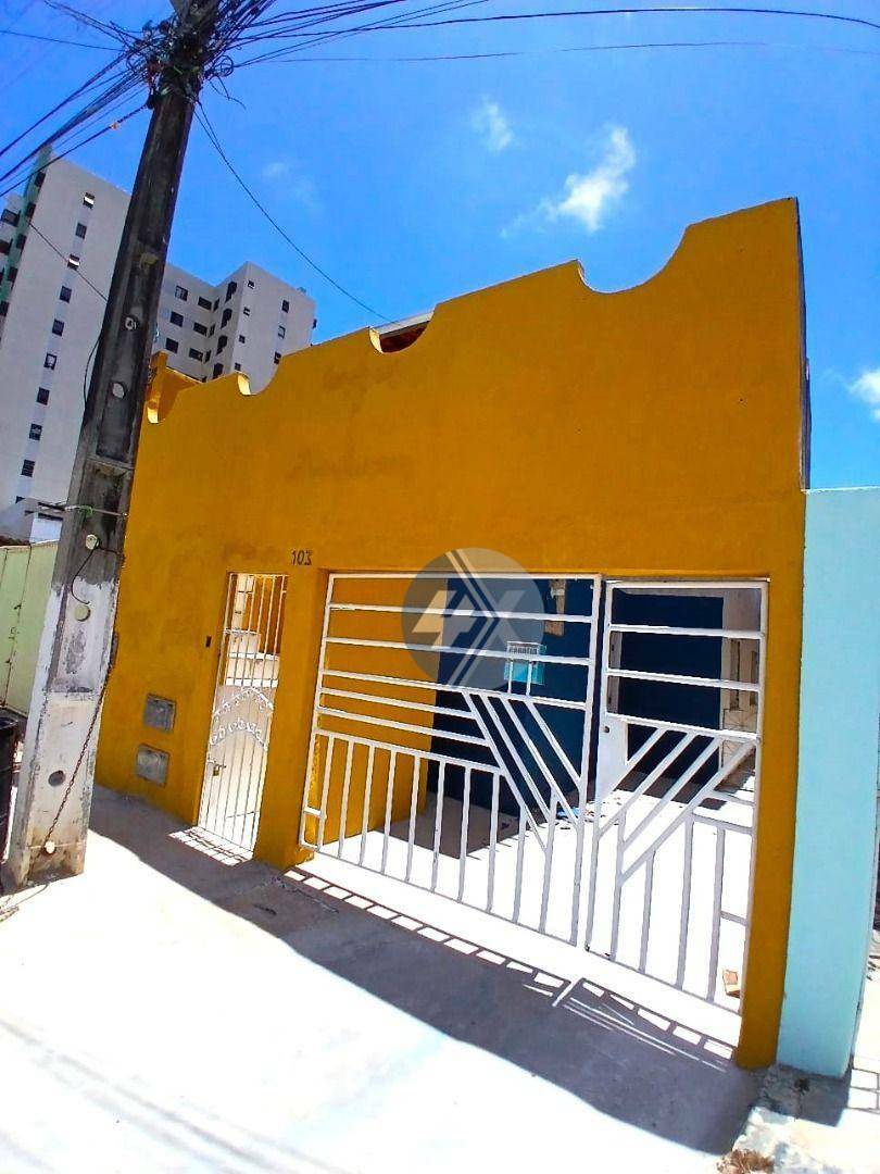Casa à venda com 4 quartos, 210m² - Foto 1