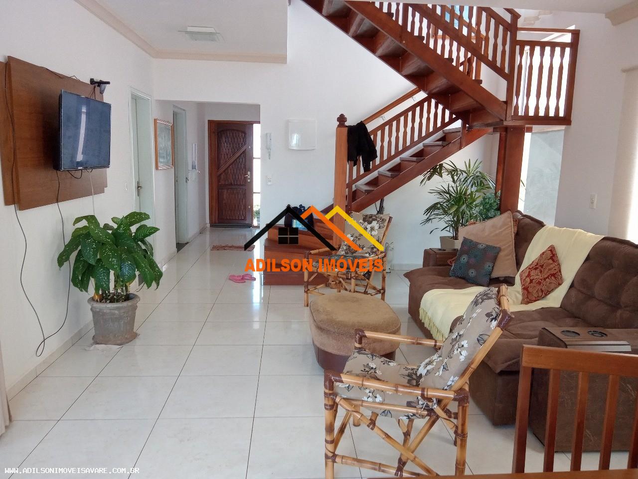 Casa à venda com 5 quartos, 265m² - Foto 9