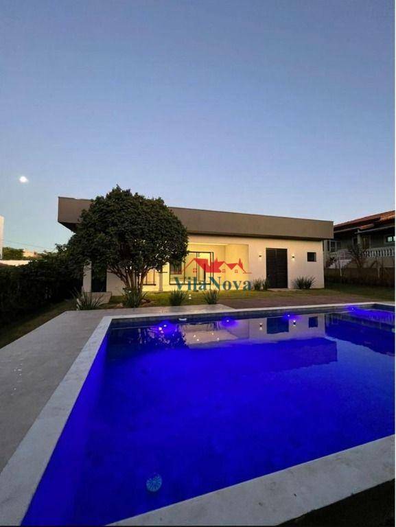 Casa de Condomínio à venda com 3 quartos, 316m² - Foto 1