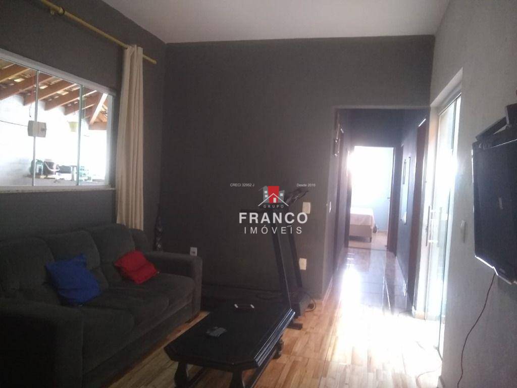 Casa à venda com 3 quartos, 210m² - Foto 13