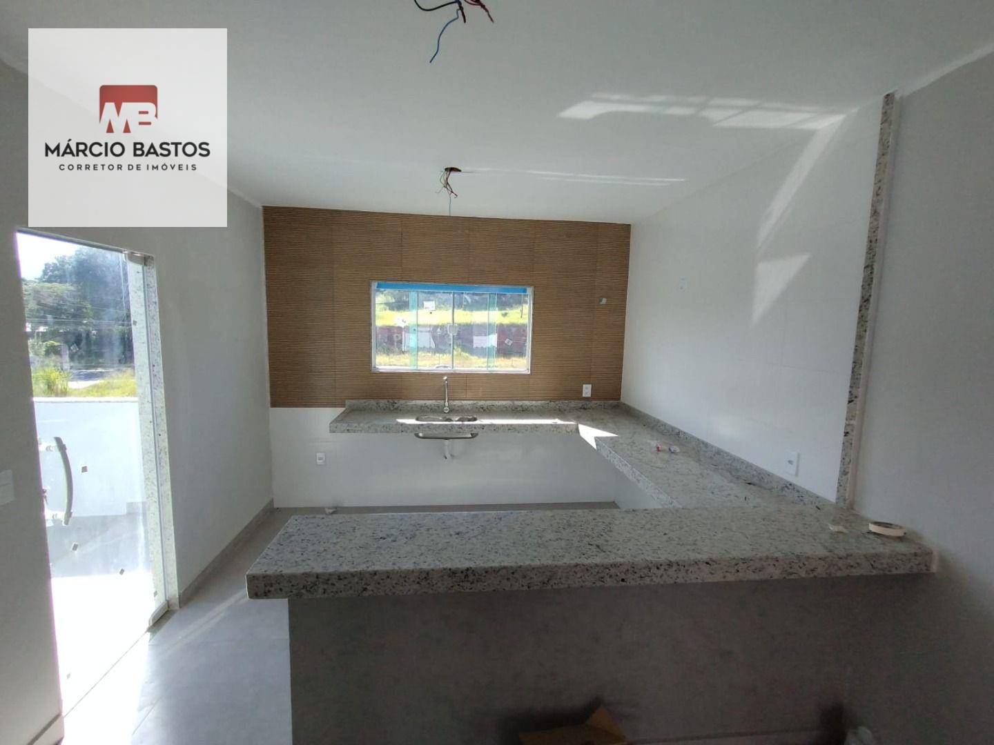 Casa à venda com 2 quartos, 75m² - Foto 2