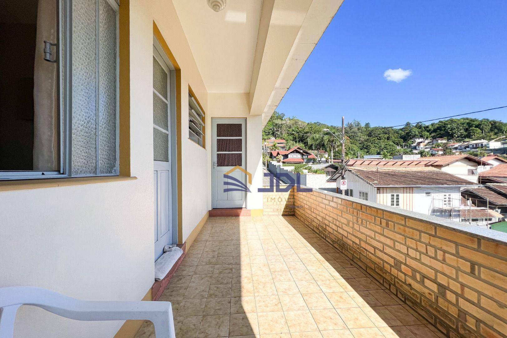 Casa à venda com 4 quartos, 253m² - Foto 2