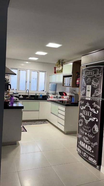 Sobrado, 3 quartos, 215 m² - Foto 2