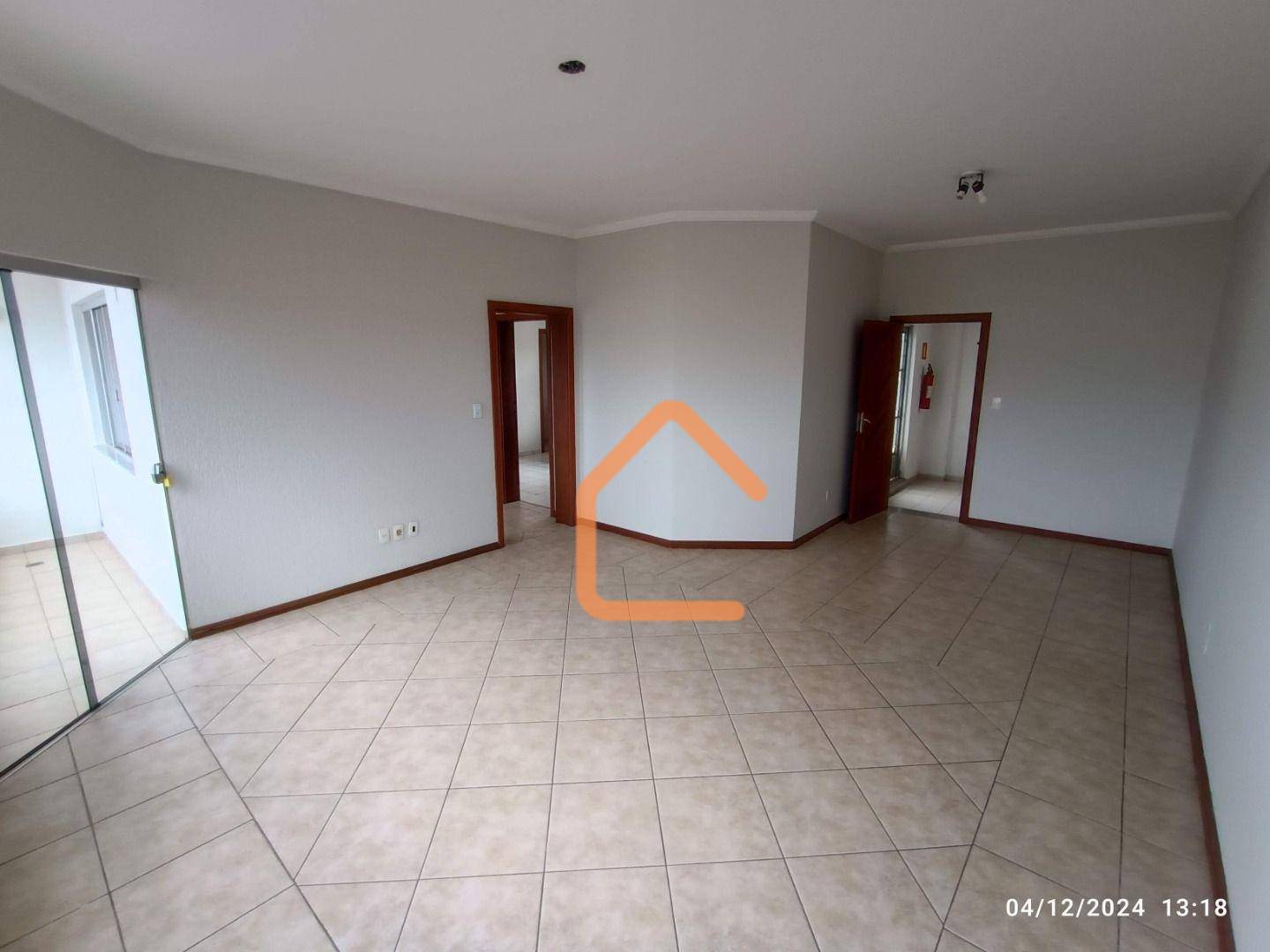 Apartamento à venda com 3 quartos, 150m² - Foto 1