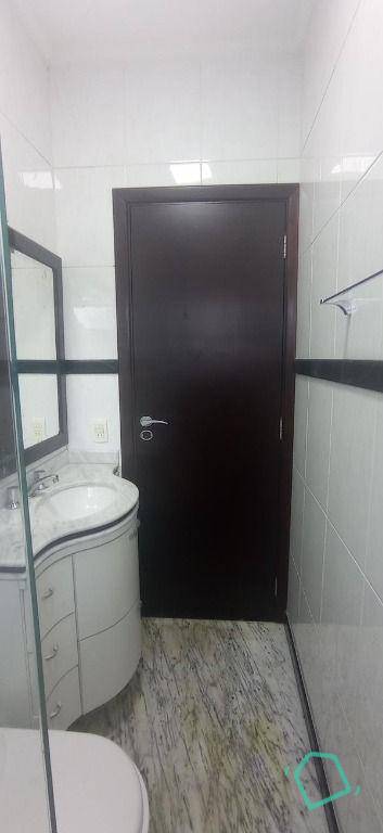 Casa de Condomínio para alugar com 4 quartos, 410m² - Foto 5