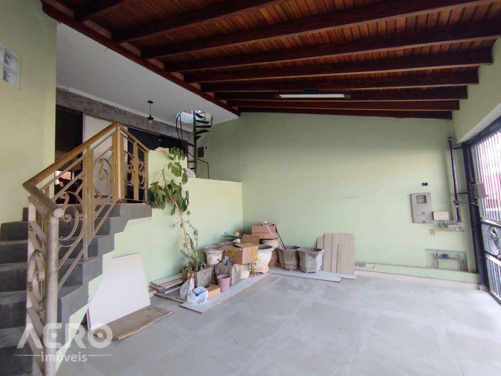 Casa para alugar com 4 quartos, 350m² - Foto 2