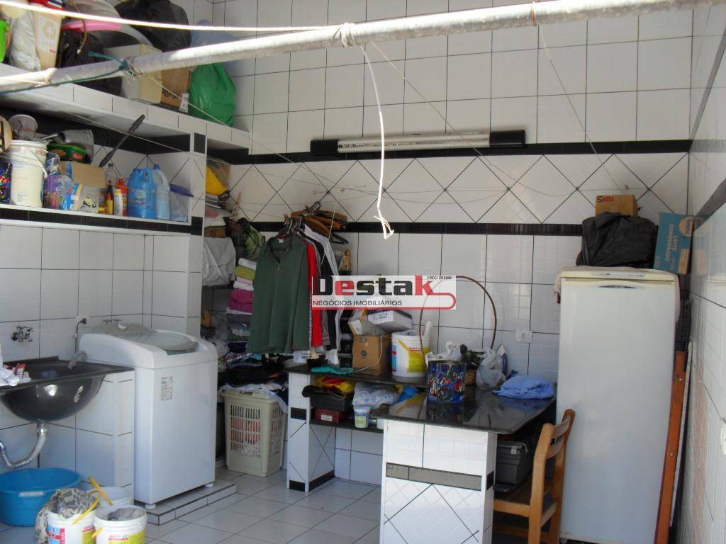 Sobrado à venda com 4 quartos, 200m² - Foto 10