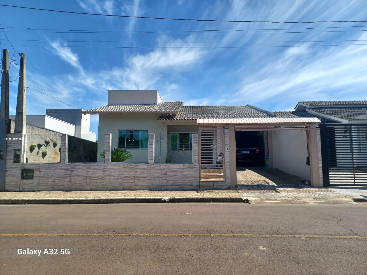 Casa à venda com 4 quartos, 360m² - Foto 1