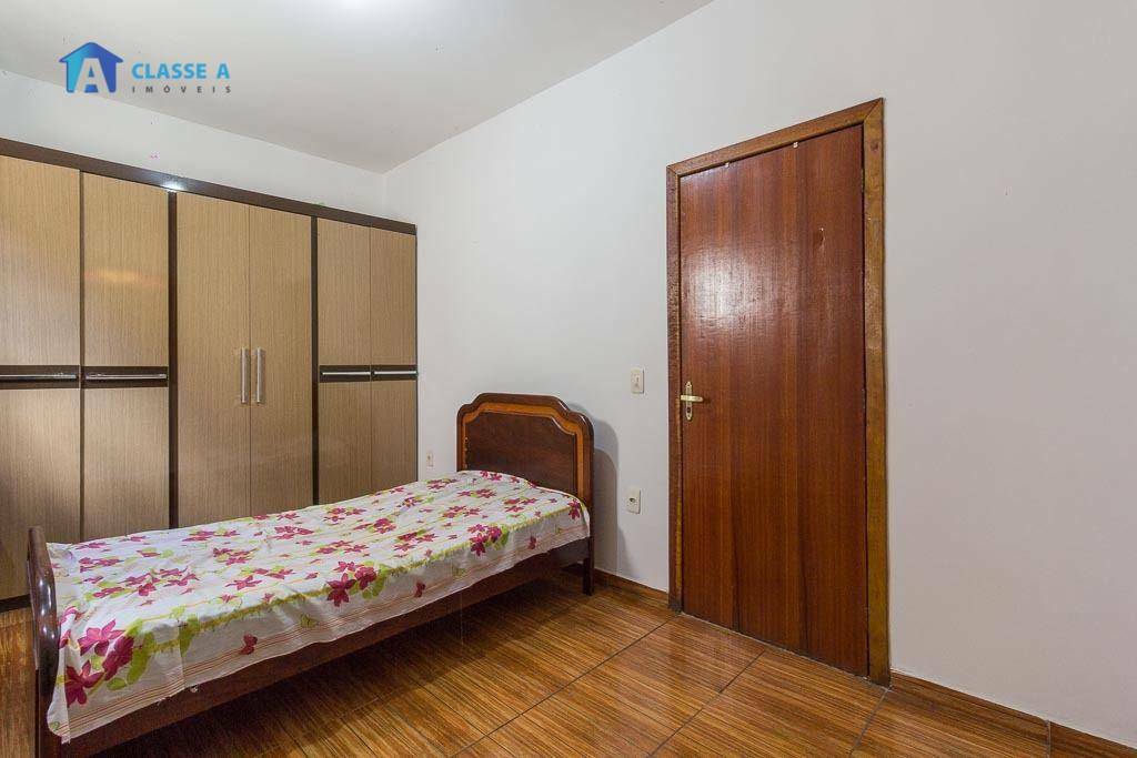 Casa à venda com 4 quartos, 228m² - Foto 13