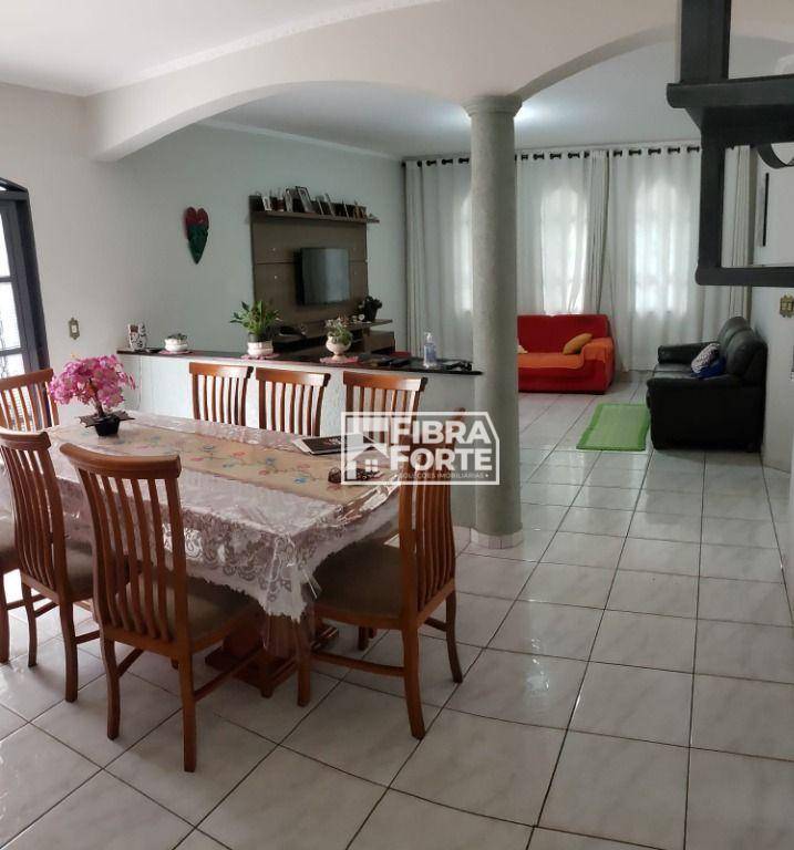 Casa à venda com 3 quartos, 217m² - Foto 8