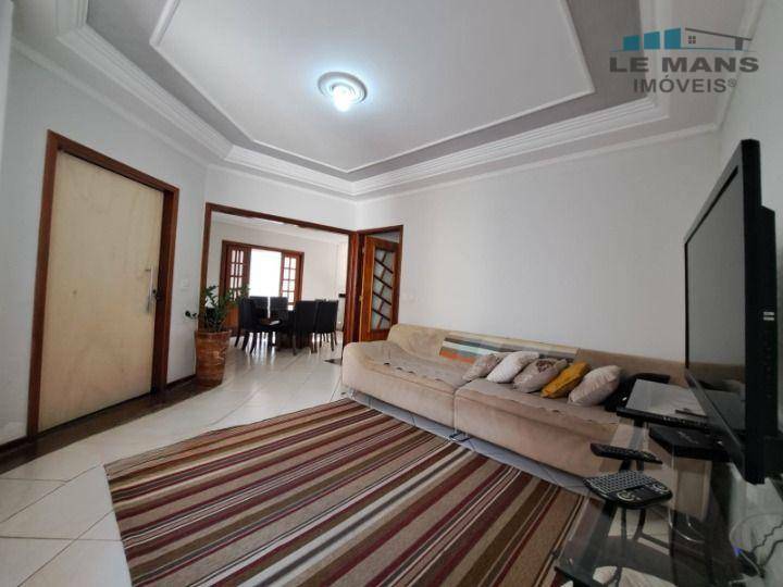 Casa à venda com 4 quartos, 185m² - Foto 1