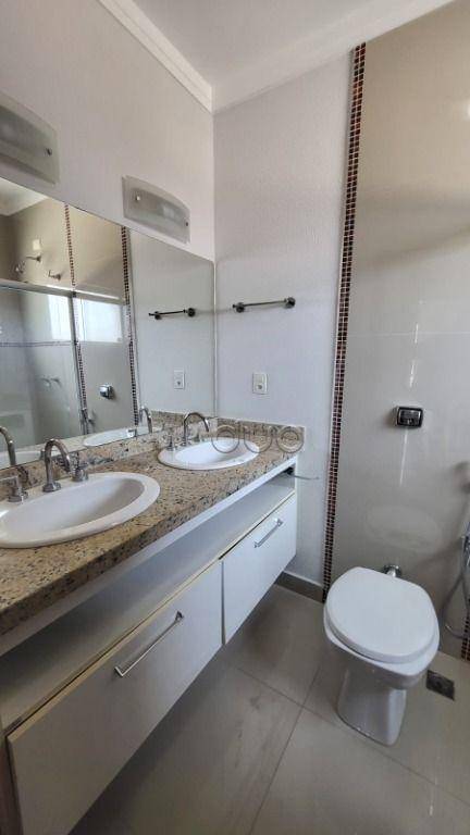 Casa de Condomínio para alugar com 3 quartos, 209m² - Foto 42