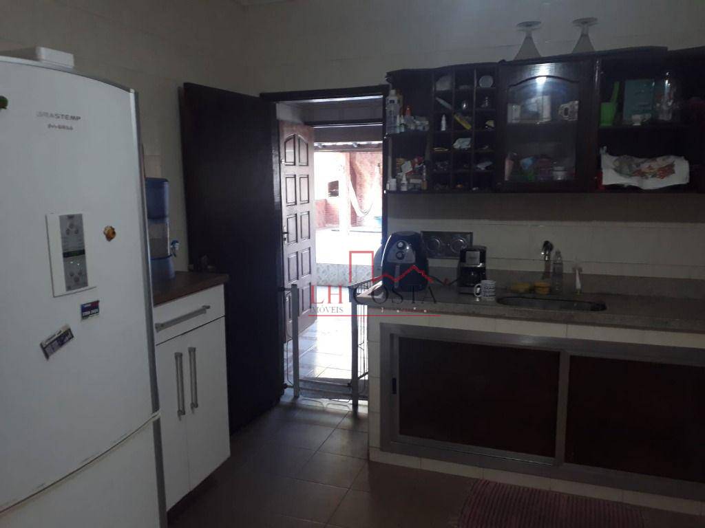 Casa à venda com 3 quartos, 270m² - Foto 11