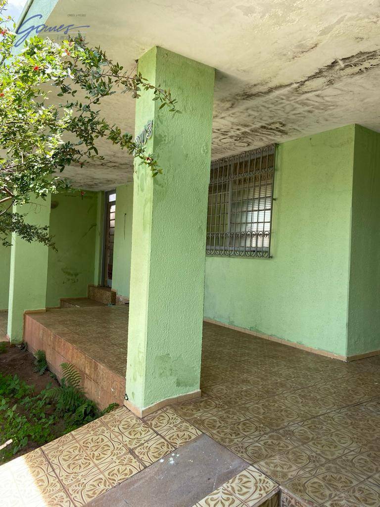 Casa à venda com 3 quartos, 222m² - Foto 1