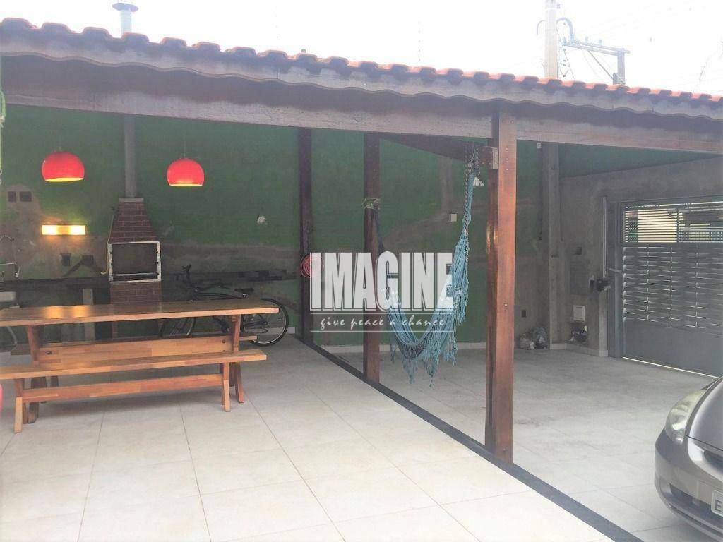 Casa à venda com 3 quartos, 220m² - Foto 8