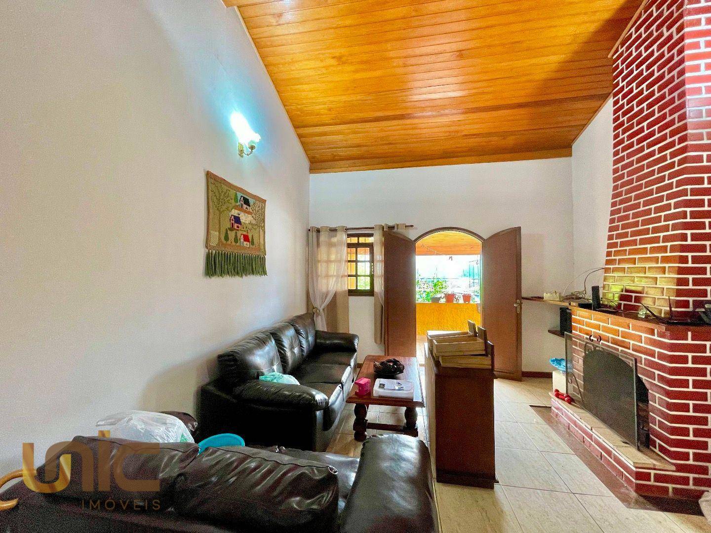 Casa à venda com 5 quartos, 157m² - Foto 4