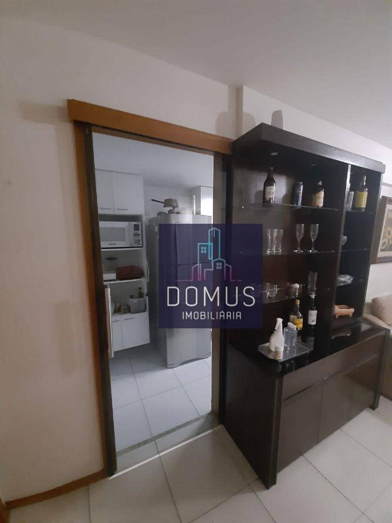 Apartamento à venda com 2 quartos, 70m² - Foto 2