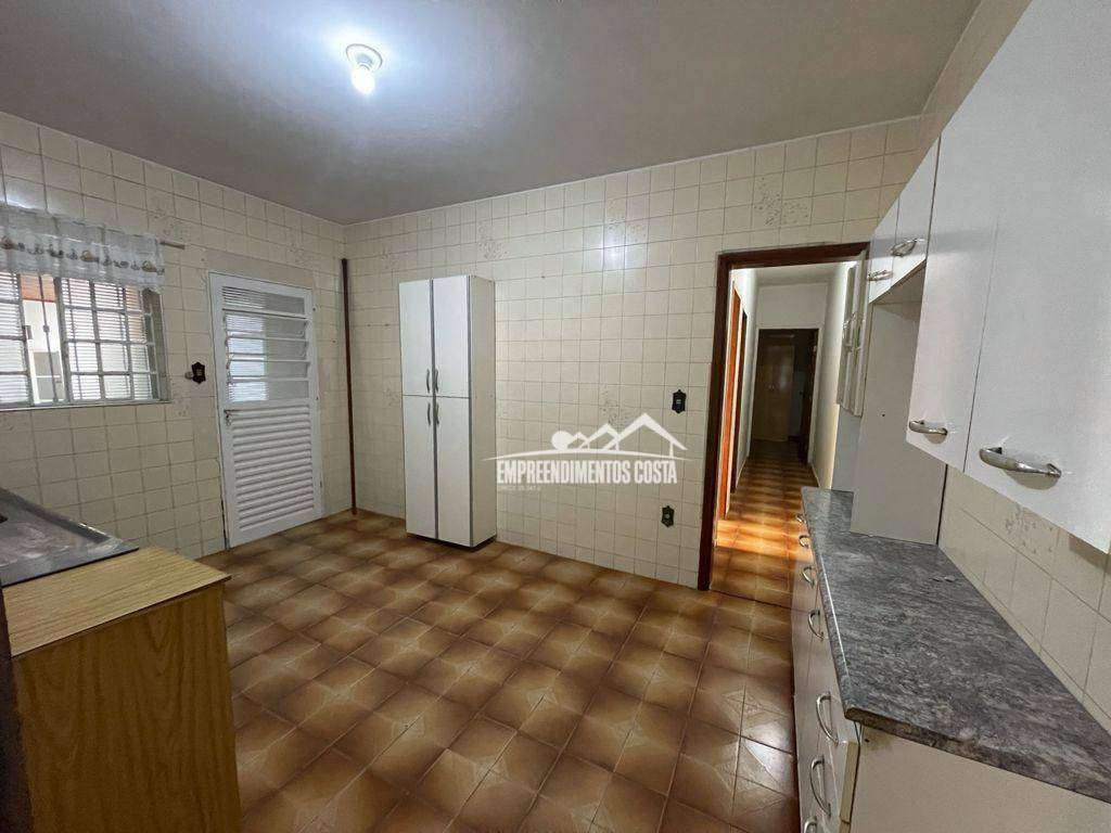 Casa à venda com 2 quartos, 166m² - Foto 5