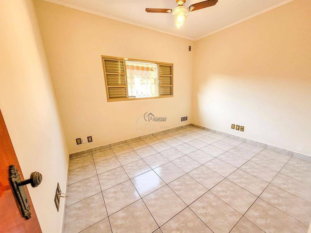 Casa para alugar com 3 quartos, 250m² - Foto 29