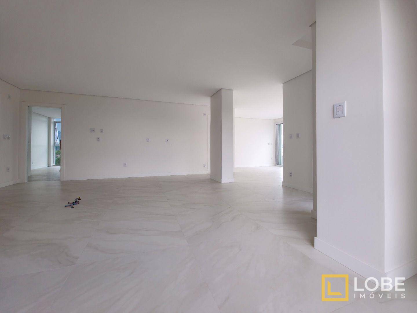 Apartamento à venda com 2 quartos, 151m² - Foto 2