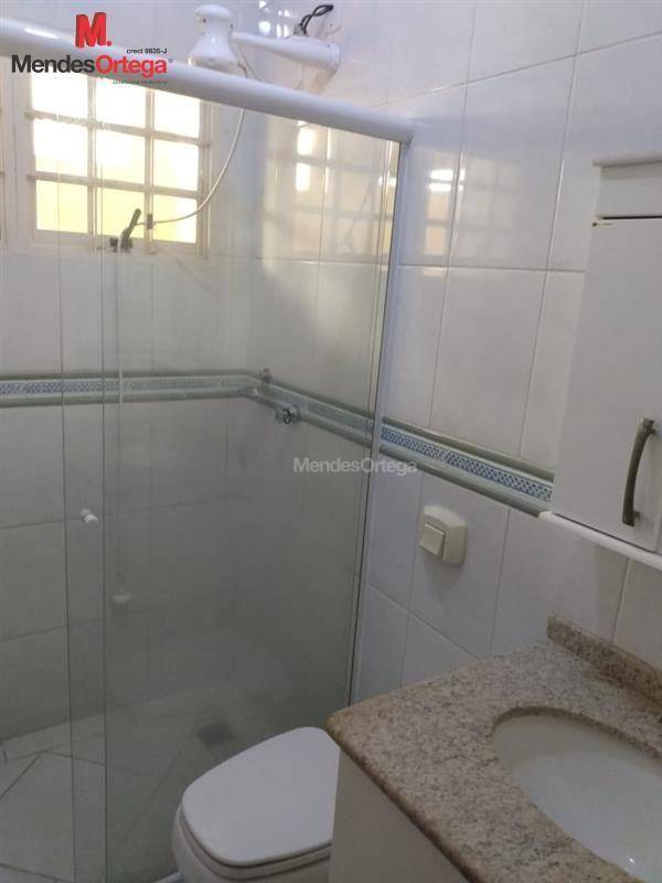 Casa para alugar com 2 quartos, 106m² - Foto 13