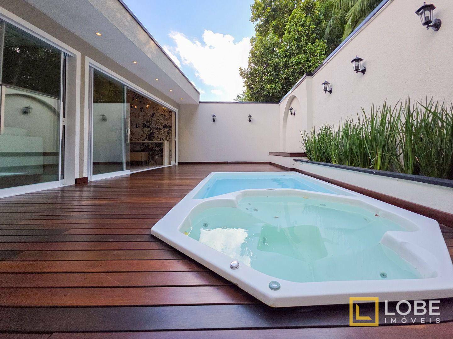 Casa à venda com 3 quartos, 330m² - Foto 2