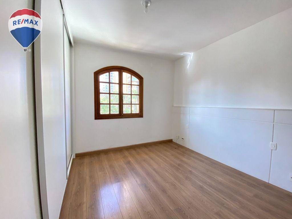 Casa para alugar com 5 quartos, 282m² - Foto 41