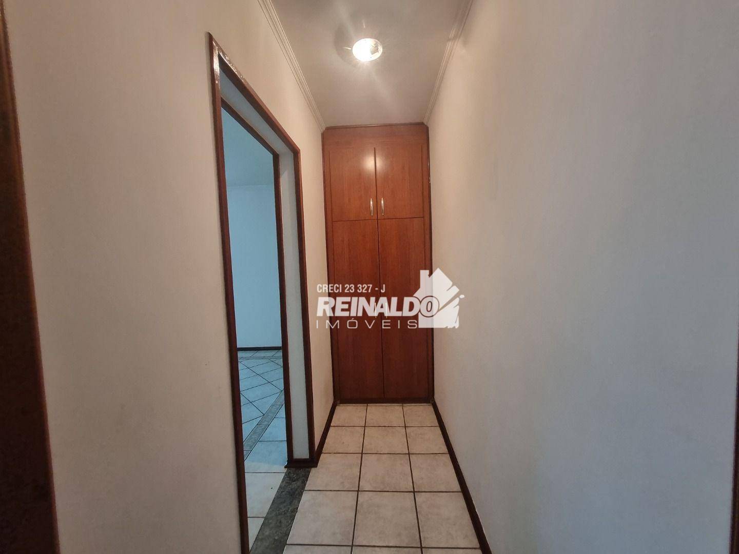 Casa de Condomínio para alugar com 4 quartos, 330m² - Foto 18