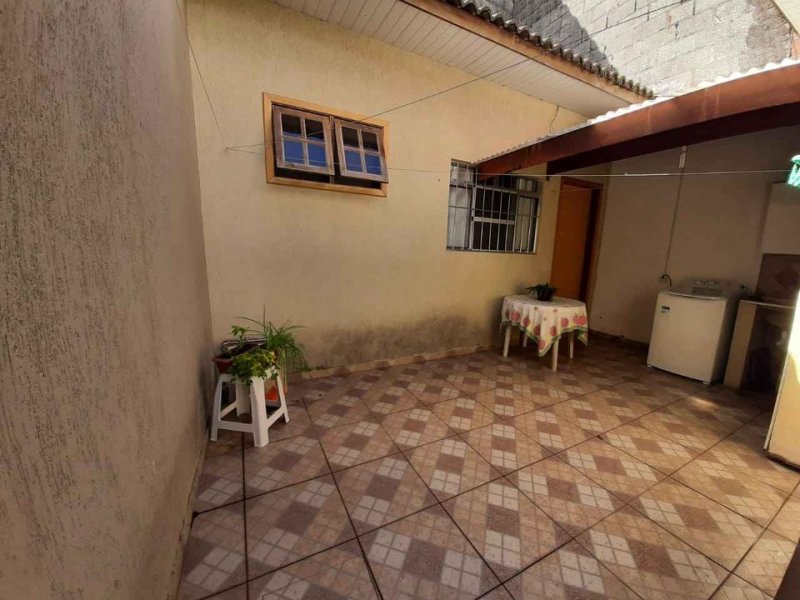 Casa à venda com 2 quartos, 70m² - Foto 4