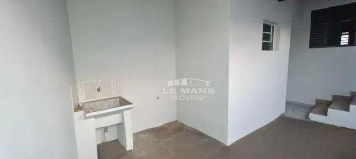 Casa para alugar com 2 quartos, 90m² - Foto 14