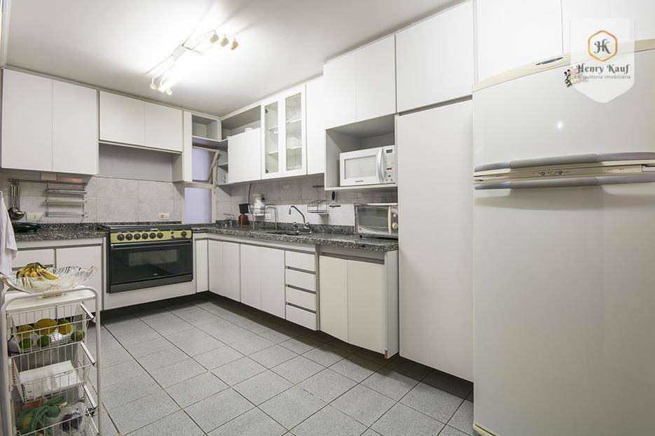 Apartamento à venda com 3 quartos, 150m² - Foto 3