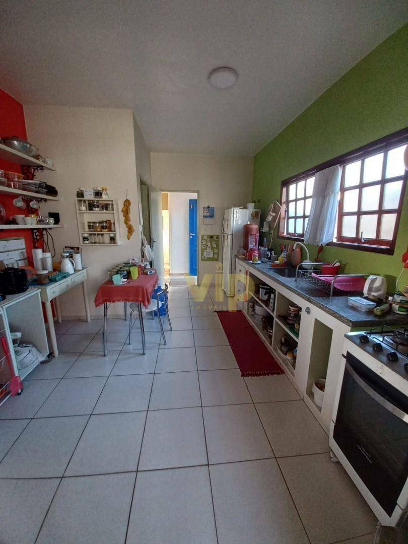 Casa à venda com 3 quartos, 222m² - Foto 5