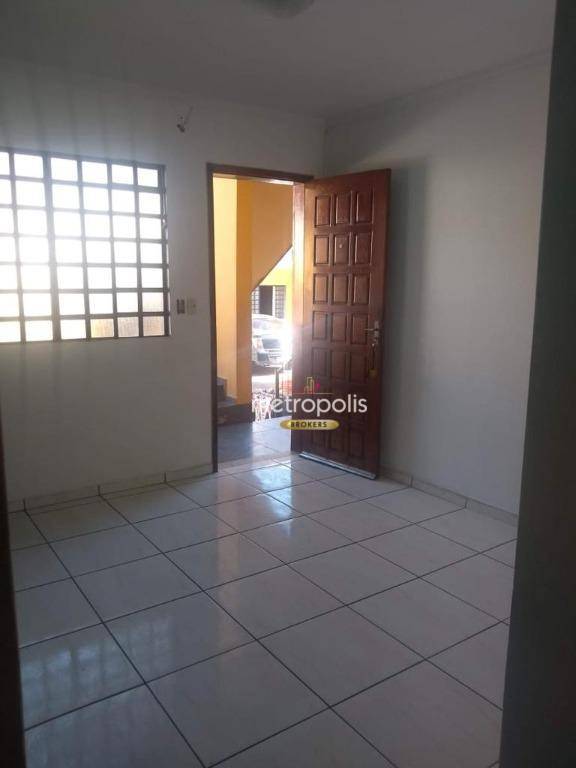 Casa à venda com 2 quartos, 45m² - Foto 1