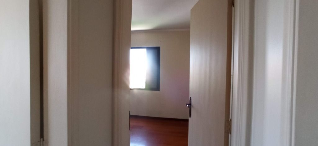 Apartamento para alugar com 3 quartos, 140m² - Foto 31