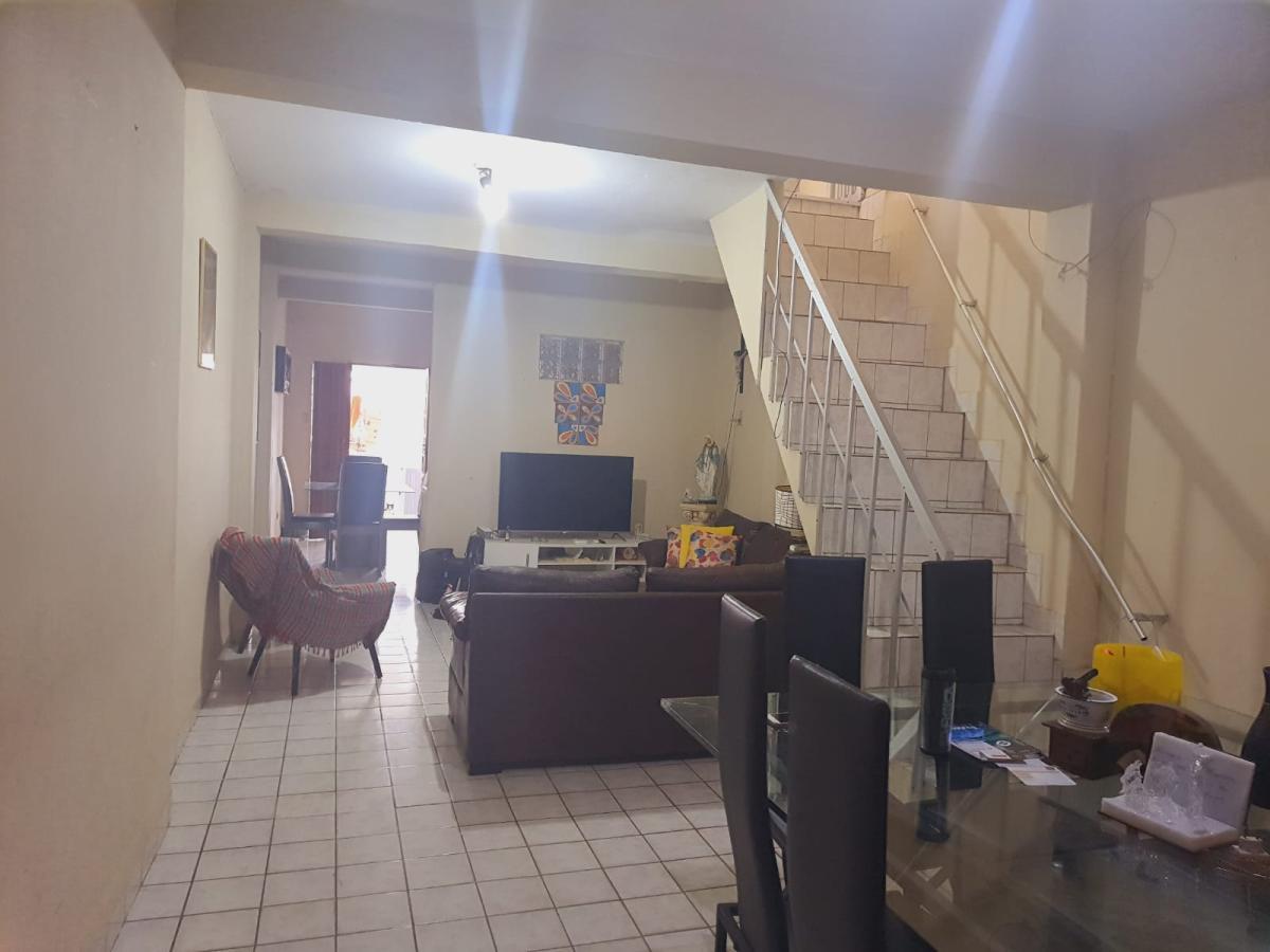 Casa à venda com 4 quartos, 200m² - Foto 2