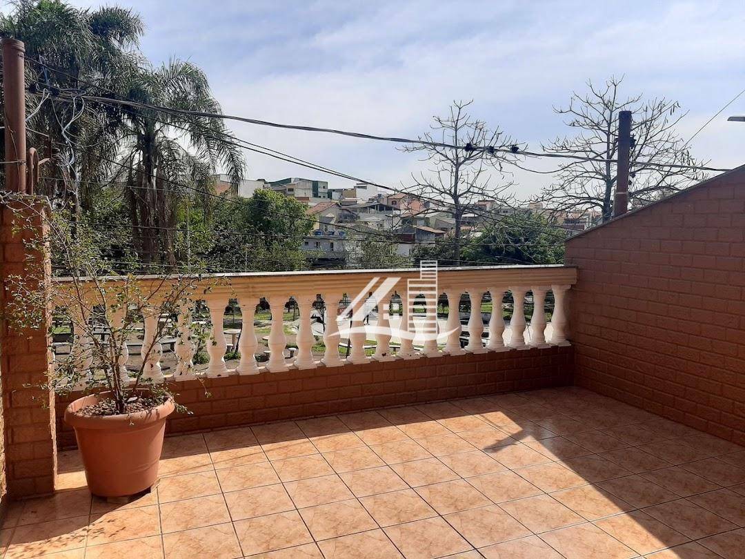 Sobrado à venda com 3 quartos, 206m² - Foto 4