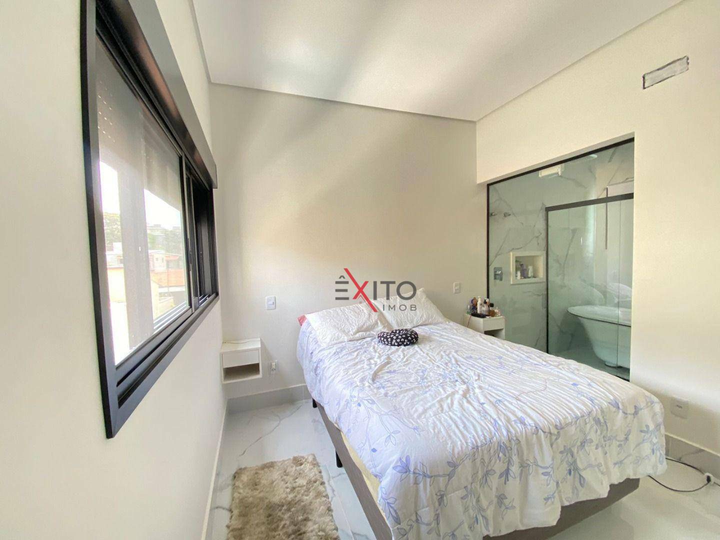 Casa à venda com 4 quartos, 244m² - Foto 11