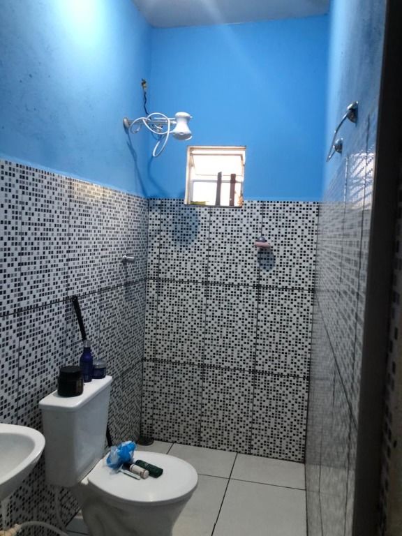 Casa à venda com 6 quartos, 200m² - Foto 11